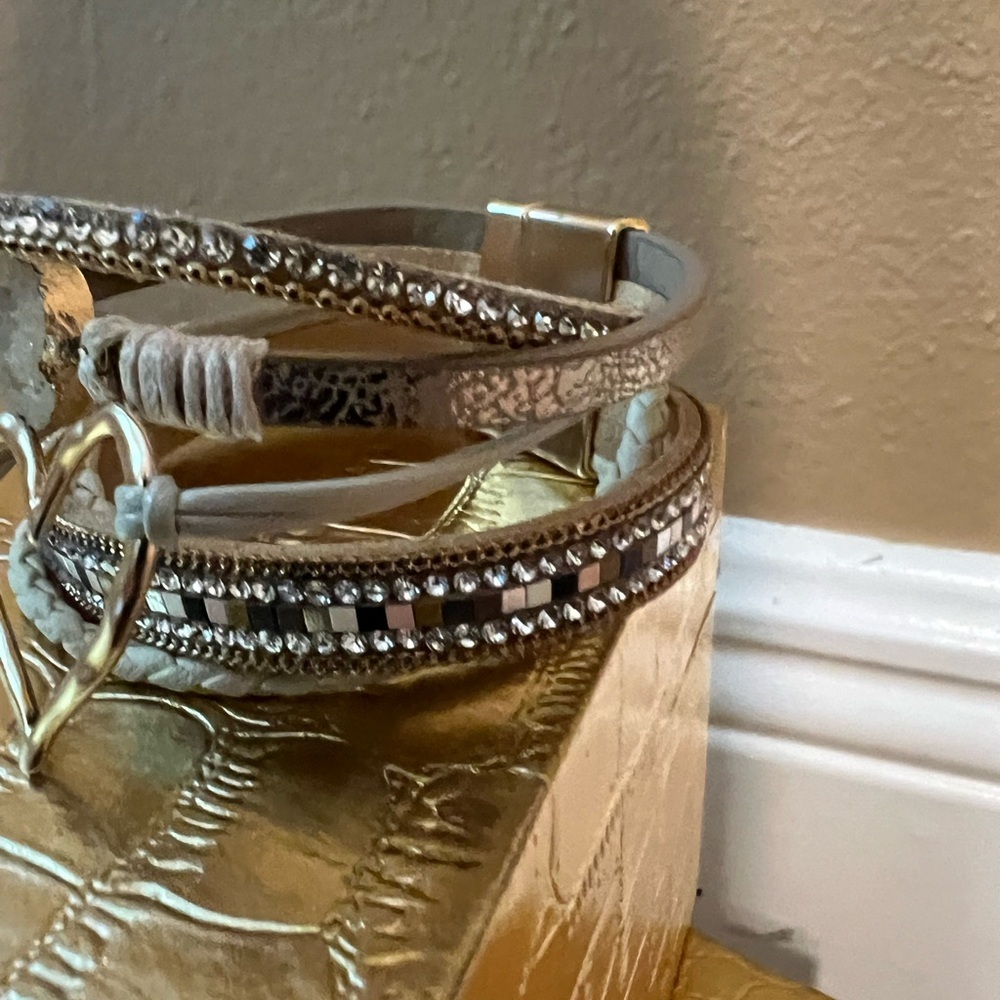 Gold Toned Heart Charm Magnetic Clasp Bracelet - Picture 2 of 6